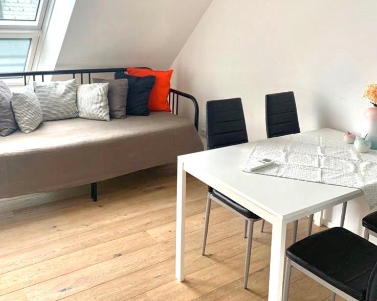 Amazing Location In Near Rathaus Wien